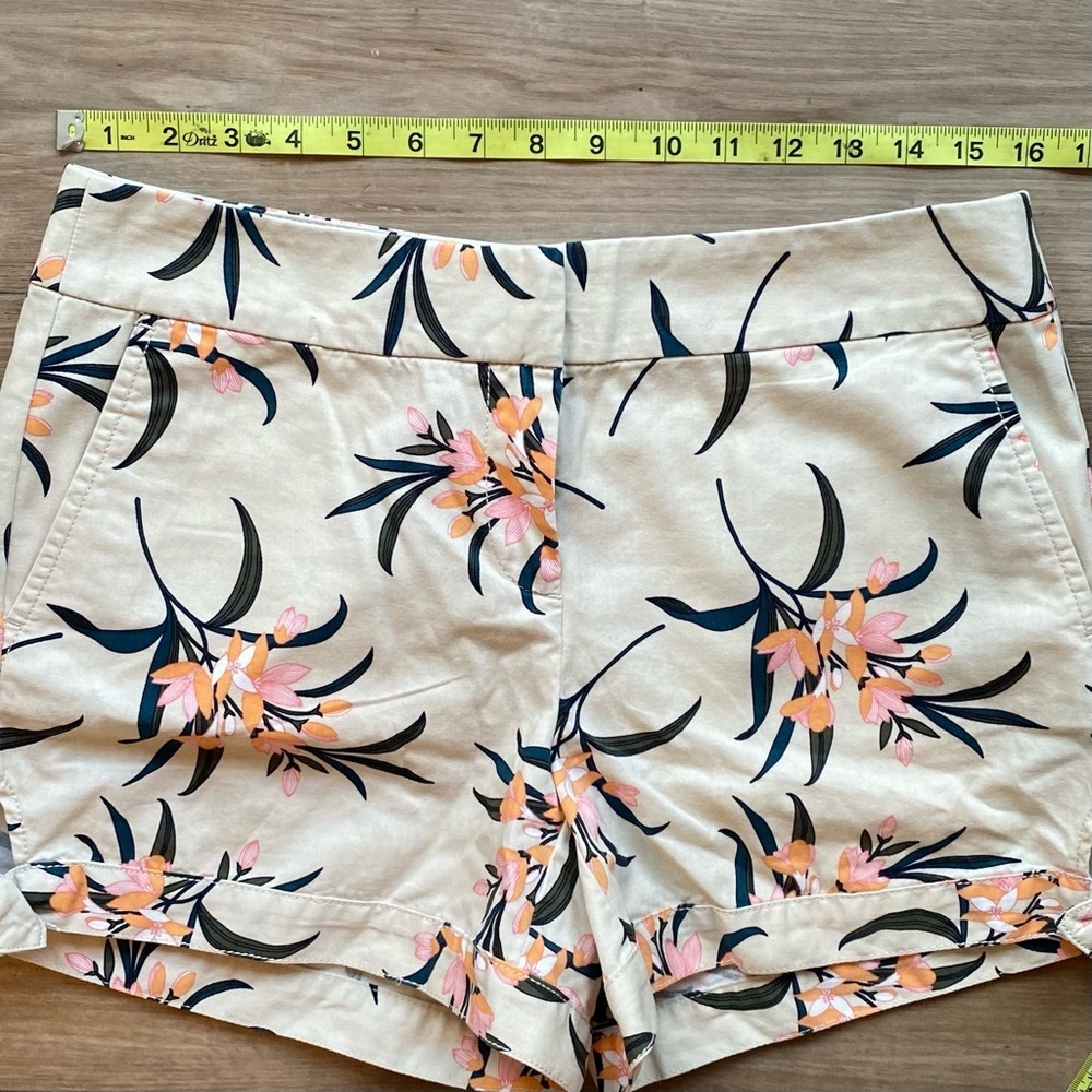 NWT LOFT Floral Shorts - Picture 3 of 9